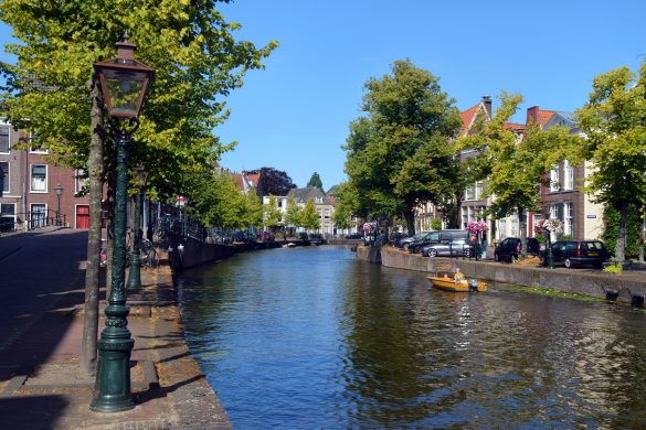 leiden rapenburg canal