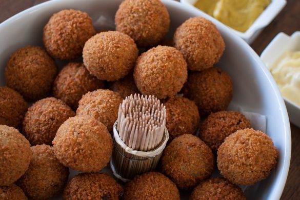 ביטרבאלן הולנדיים עם חרדל