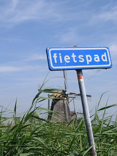 cycle path windmill kinderdijk