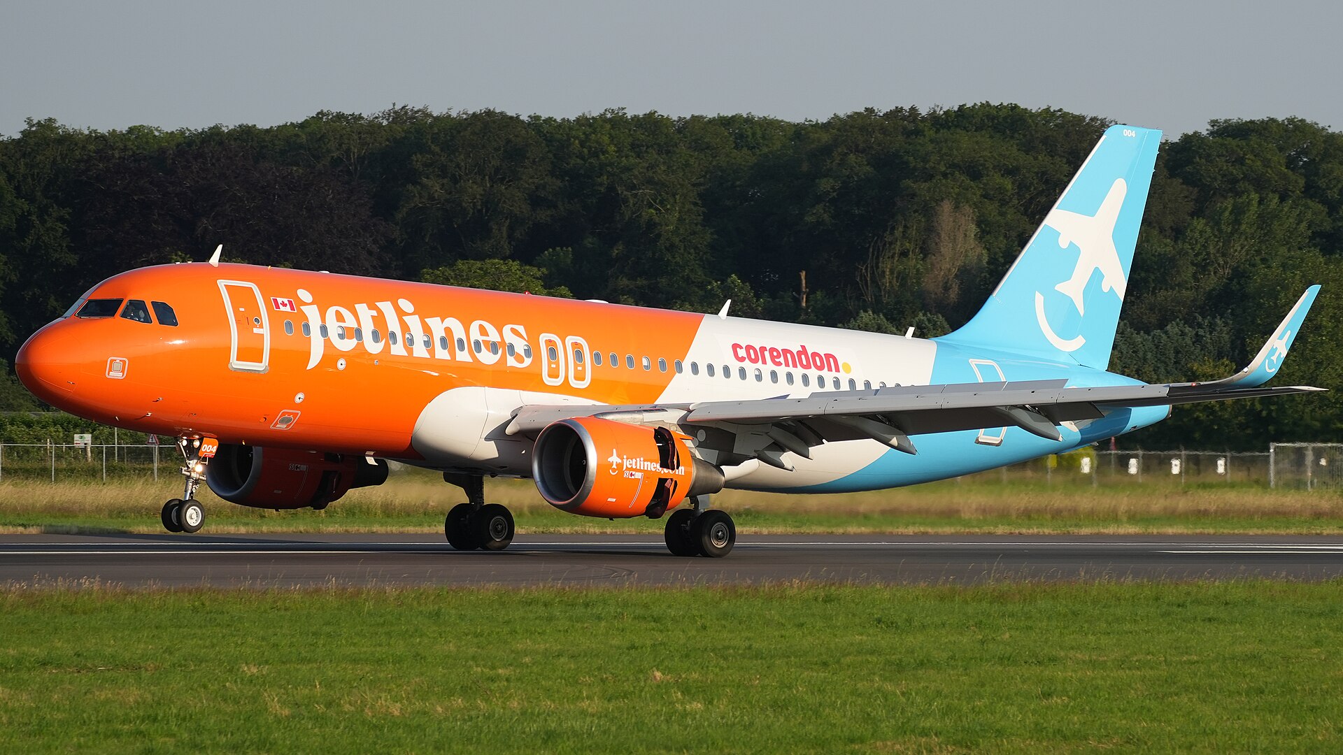 מטוס איירבוס A320 של קורנדון בשדה התעופה מאסטריכט-אאכן