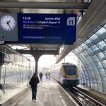 רכבת ספרינטר של NS ברציף בתחנת אמסטרדם סלוטרדייק