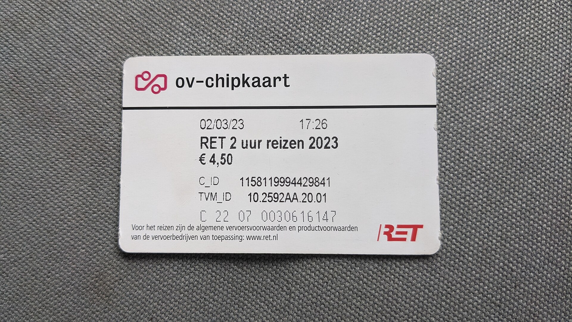 כרטיס OV-chipkaart זמני עם הסבר על מערכת OVpay