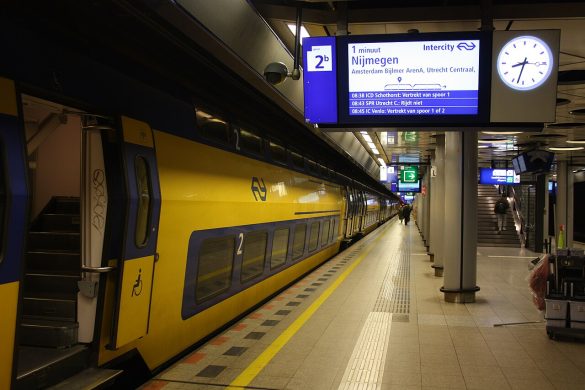 תחנת הרכבת בשדה התעופה סכיפהול